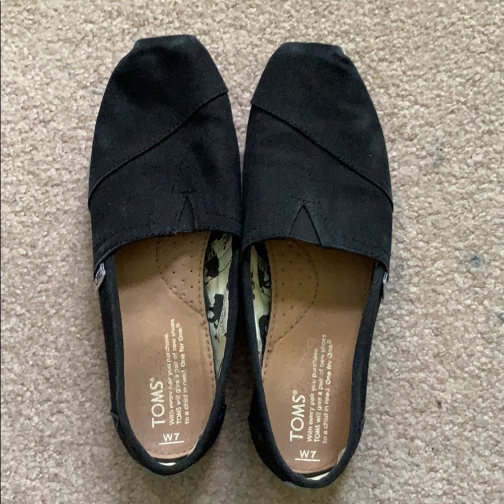 Toms black shoes